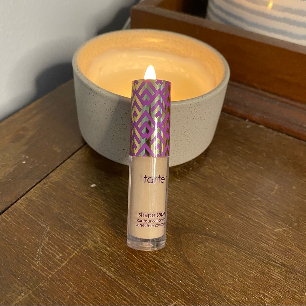 Tarte shape tape in light-medium
